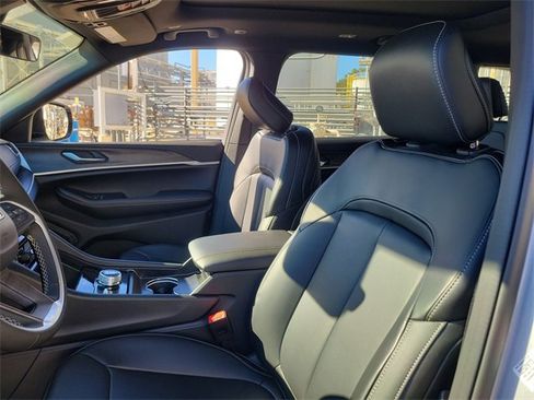 New 2025 Jeep Grand Cherokee L Limited image 16