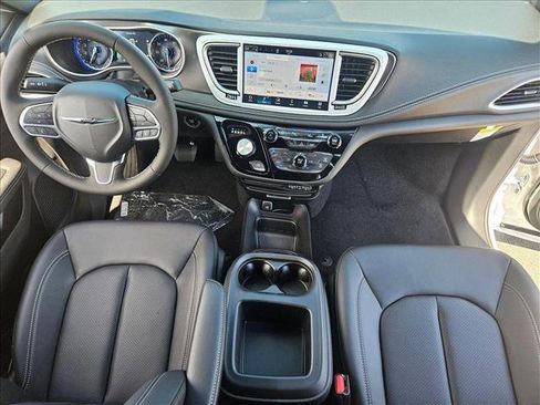New 2025 Chrysler Pacifica Select image 13