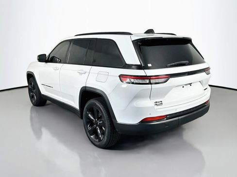 Used 2023 Jeep Grand Cherokee Limited w/ Black Appearance Package AWD/4WD image 5