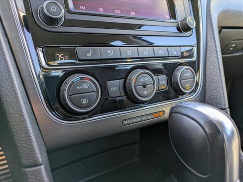 Used 2017 Volkswagen Passat 1.8T R-Line image 13