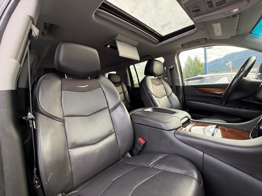 Used 2019 Cadillac Escalade ESV Luxury AWD/4WD image 47