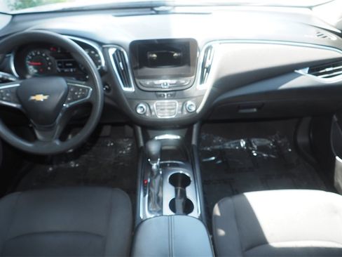 Used 2021 Chevrolet Malibu LT image 18