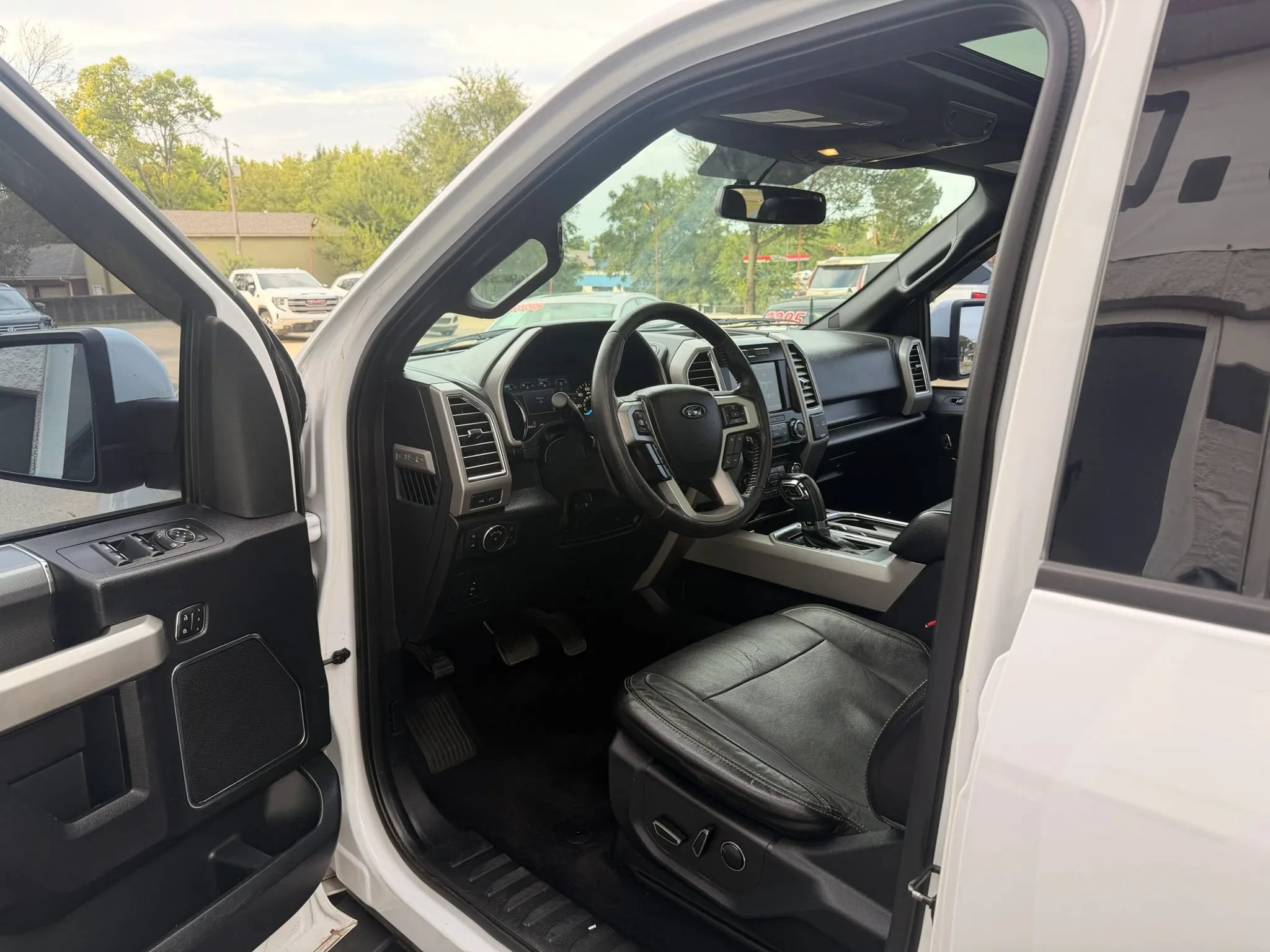 Used 2015 Ford F150 Lariat RWD image 11