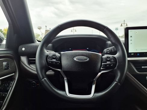 Used 2025 Ford Explorer Platinum image 20