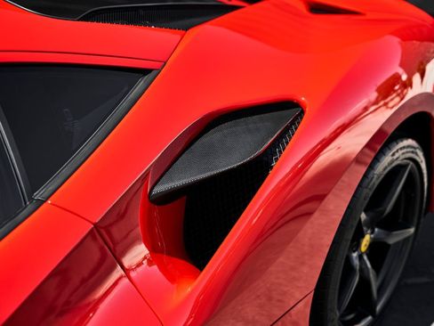 Used 2020 Ferrari F8 Tributo RWD image 9