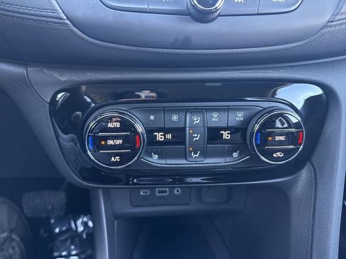 Used 2022 Buick Encore GX Select image 18