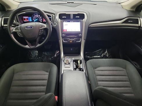 Used 2017 Ford Fusion SE w/ Fusion SE Technology Package image 10