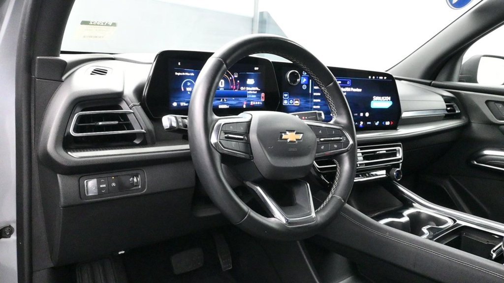 Used 2024 Chevrolet Traverse LT FWD image 11