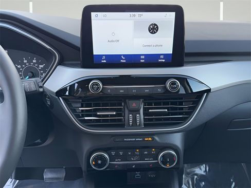 Used 2022 Ford Escape SE w/ Cold Weather Package image 7