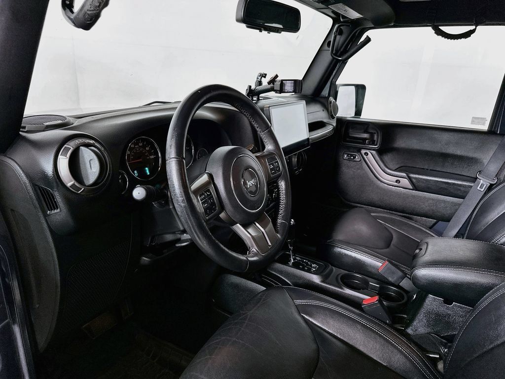 Used 2018 Jeep Wrangler Unlimited Sahara AWD/4WD image 10