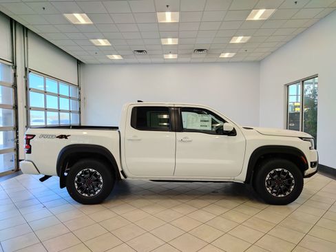 New 2026 Nissan Frontier PRO-4X w/ Pro-4x Convenience Package image 2