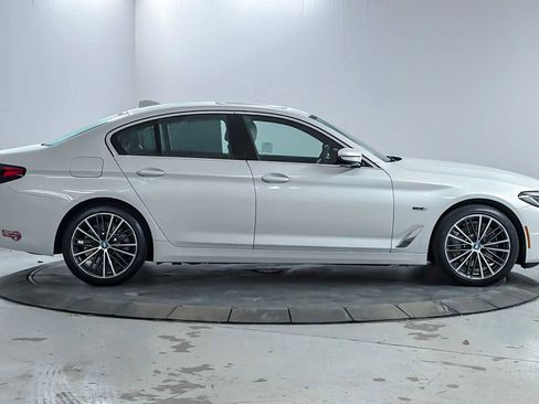 Used 2023 BMW 530e w/ Executive Package image 8