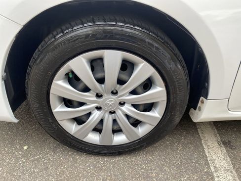 Used 2013 Toyota Corolla LE image 17