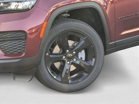 New 2025 Jeep Grand Cherokee Altitude image 10