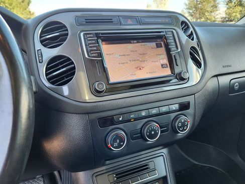 Used 2016 Volkswagen Tiguan SE image 25