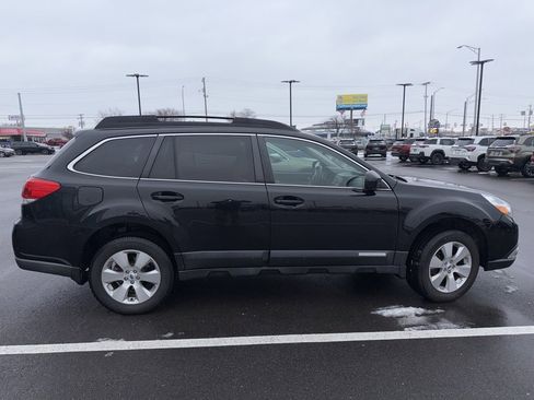 Used 2011 Subaru Outback 3.6R Limited image 2
