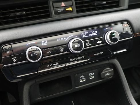 Used 2024 Honda Pilot TrailSport image 29