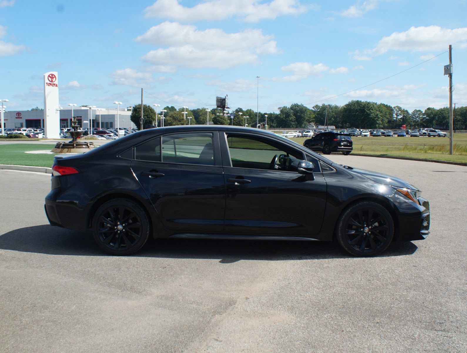 Used 2022 Toyota Corolla SE w/ Carpet Mat Package (TMS) FWD image 19