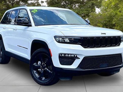 Used 2023 Jeep Grand Cherokee Limited w/ Black Appearance Package RWD image 11