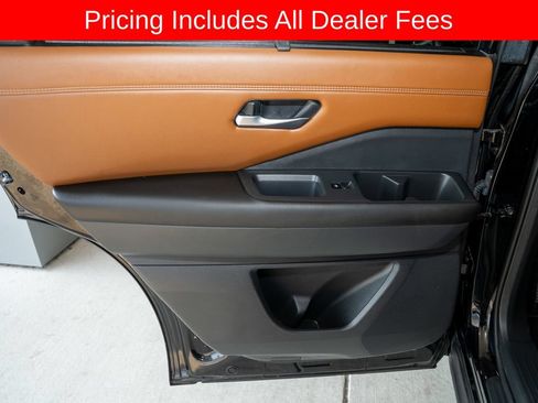 Used 2024 Nissan Pathfinder Platinum AWD/4WD image 13