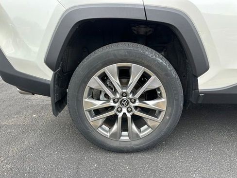 Used 2019 Toyota RAV4 Limited w/ Cold Weather Package AWD/4WD image 9