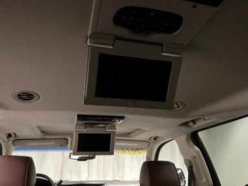 Used 2016 Cadillac Escalade ESV Luxury image 26