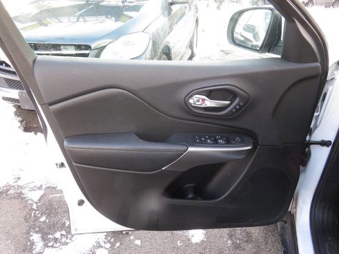 Used 2019 Jeep Cherokee Limited image 26