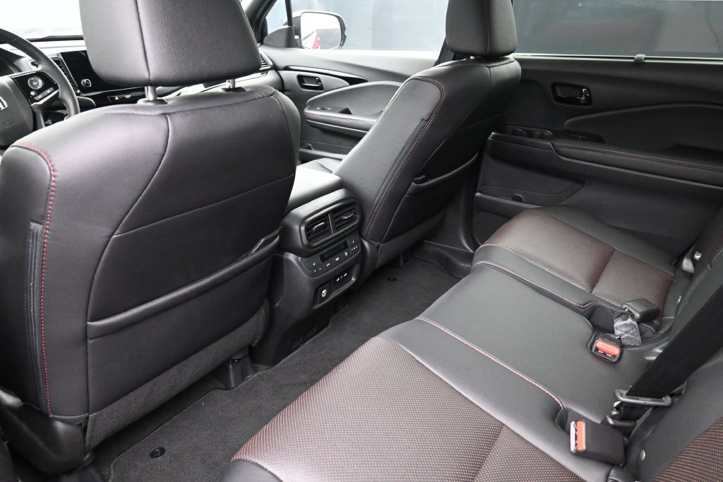 Used 2025 Honda Passport Black Edition image 22