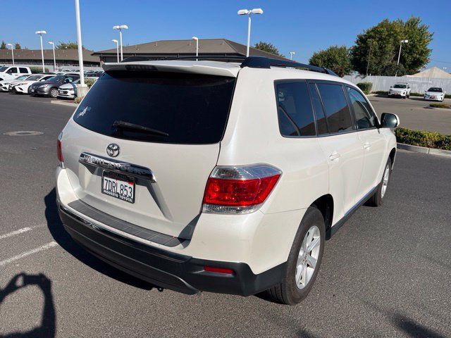 Used 2013 Toyota Highlander Plus FWD image 3