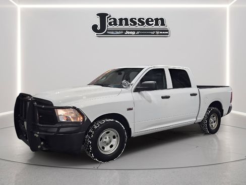 Used 2021 RAM 1500 4x4 Crew Cab Classic image 1