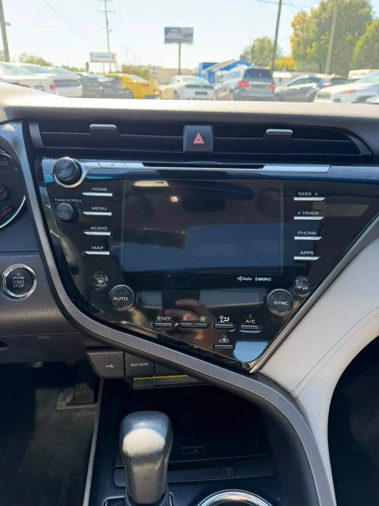 Used 2020 Toyota Camry XSE FWD image 11