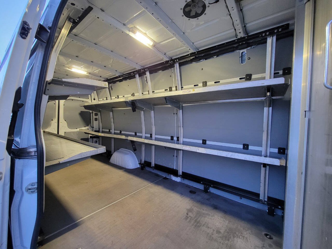Used 2016 Mercedes-Benz Sprinter 2500 image 17