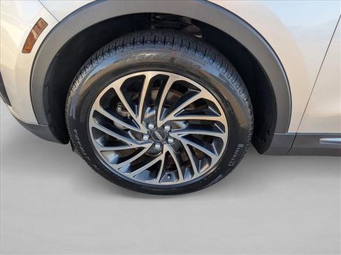 Used 2019 Lincoln Nautilus Reserve image 21