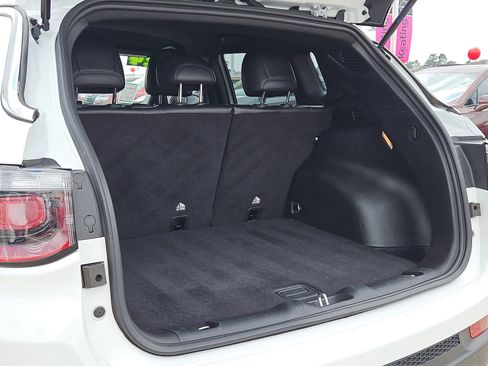 Used 2024 Jeep Compass Latitude image 19