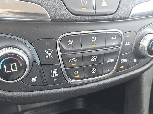 Used 2024 Chevrolet Equinox LT FWD image 13
