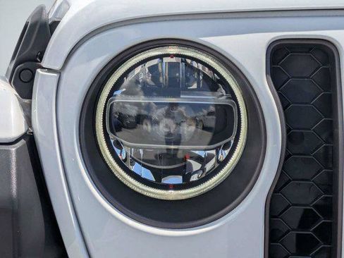 Certified 2022 Jeep Gladiator Mojave w/ LED Lighting Group AWD/4WD image 9