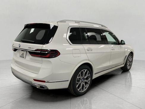 New 2026 BMW X7 xDrive40i image 3