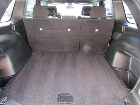 Used 2021 Jeep Grand Cherokee Laredo image 18