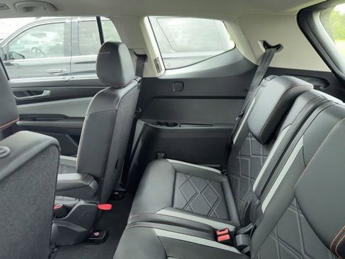 Used 2025 Volkswagen Atlas Peak Edition SE AWD/4WD image 29