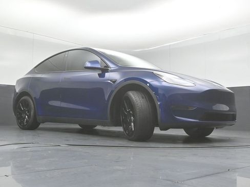 Used 2022 Tesla Model Y Long Range image 28