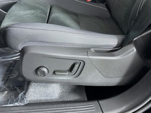 Used 2023 Volvo XC40 B5 Plus w/ Climate Package image 22