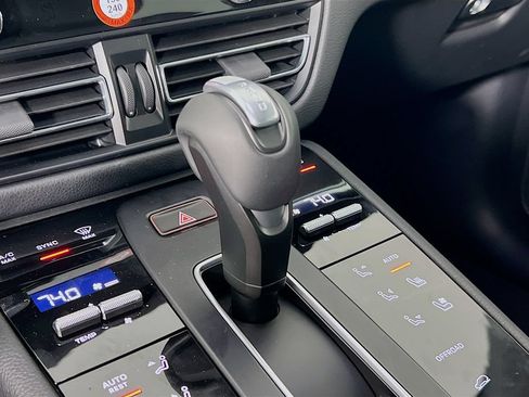 Certified 2026 Porsche Macan AWD/4WD image 19