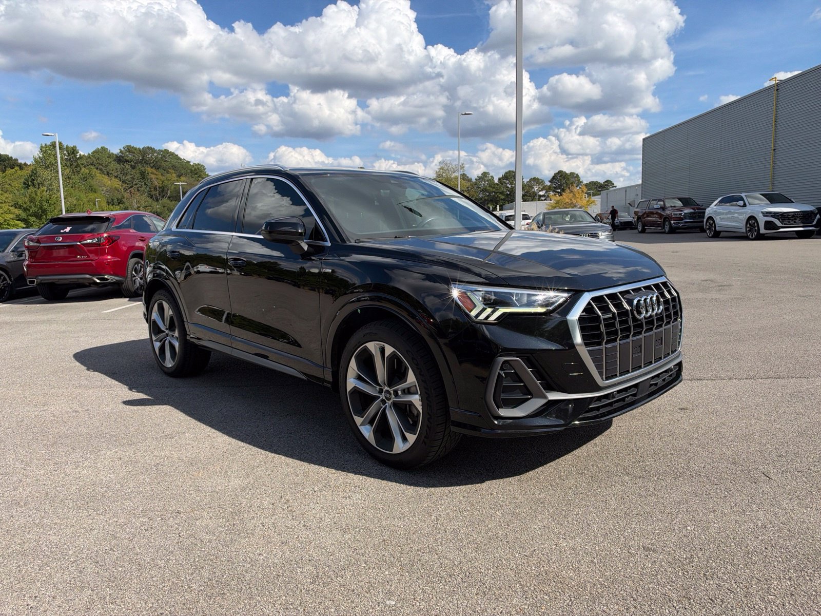 Used 2020 Audi Q3 2.0T Premium Plus w/ Premium Plus Package AWD/4WD image 3