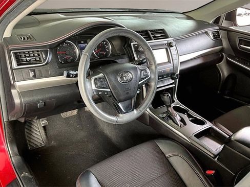 Used 2017 Toyota Camry SE image 14