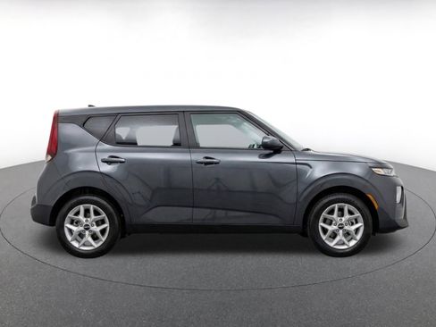 Used 2025 Kia Soul LX w/ LX Technology Package FWD image 10