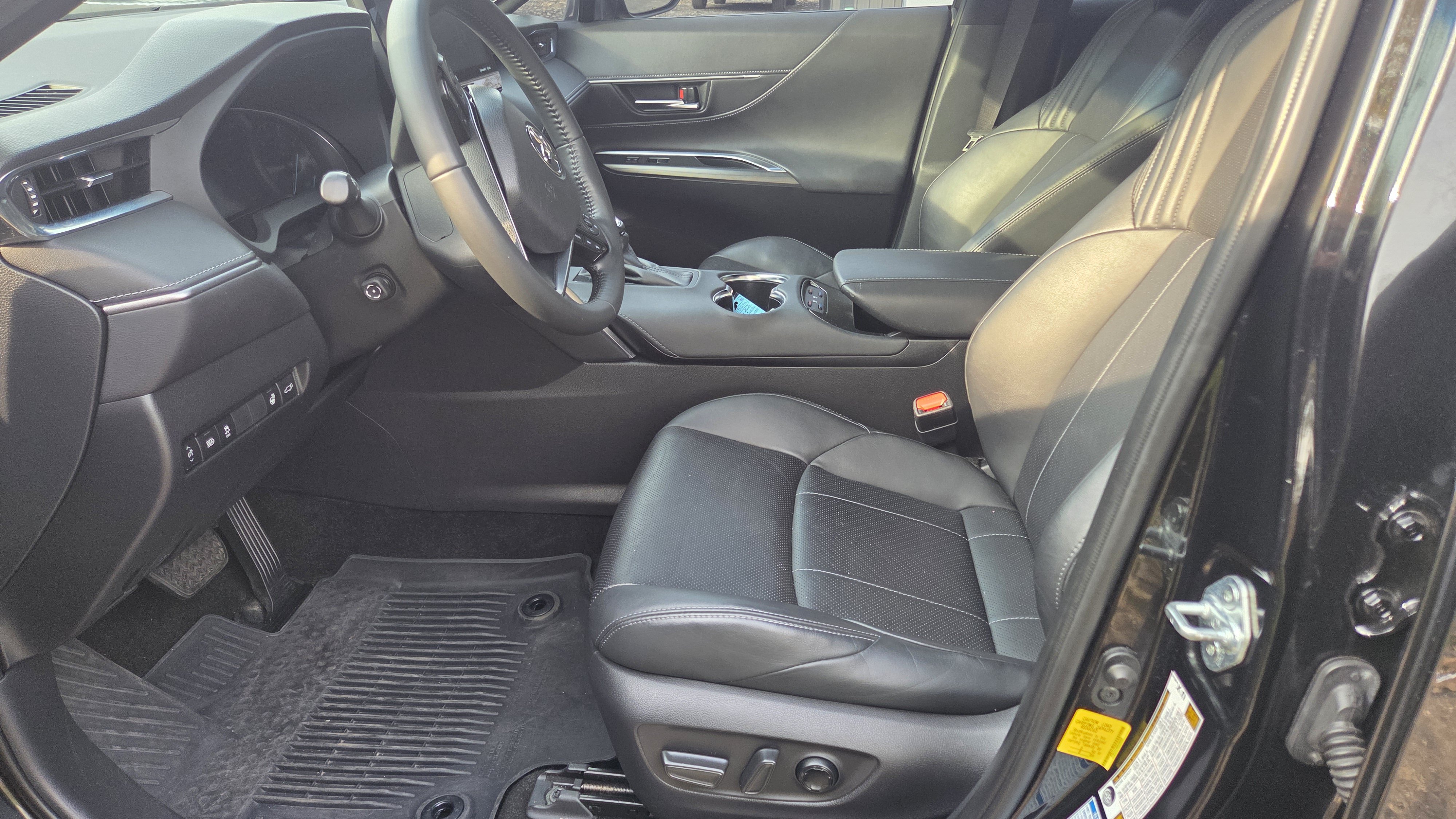 Used 2021 Toyota Venza XLE w/ Softex Package AWD/4WD image 5