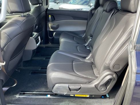 New 2026 Kia Carnival EX FWD image 12