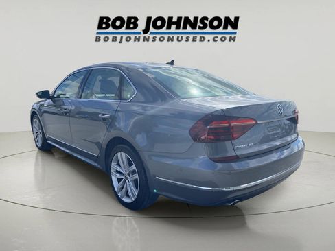 Used 2018 Volkswagen Passat 2.0T SEL Premium image 10