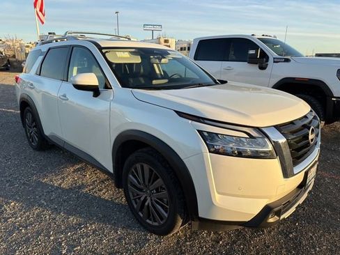 Used 2022 Nissan Pathfinder SL w/ SL Premium Package image 2