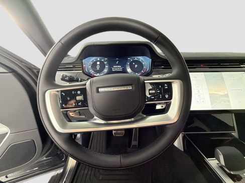 Certified 2025 Land Rover Range Rover SE AWD/4WD image 11